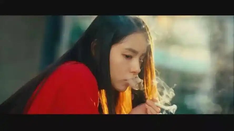 那些抽烟的女孩儿们