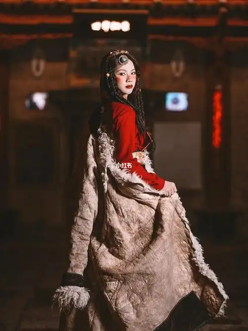 杨颖同款藏服 加上羊皮袄更有感觉