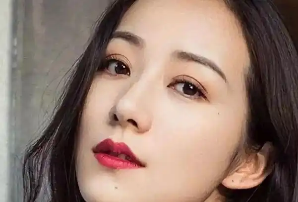 女人眼尾上翘的面相性格开朗好相处积极向上命运好