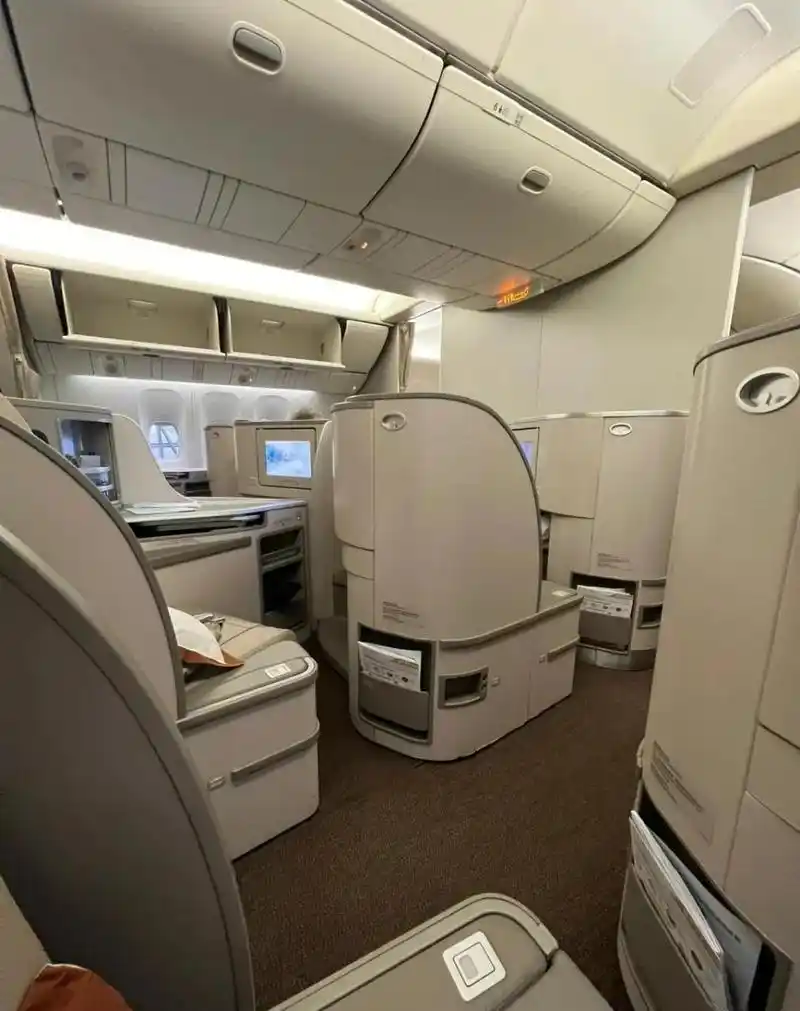 久违回国巴黎﹣上海东航波音773商务舱,躺平[笑哭]  本文并不代表小编