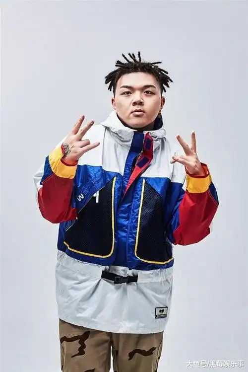 中国有嘻哈第一季的成员艾福杰尼综艺不断最惨的是他