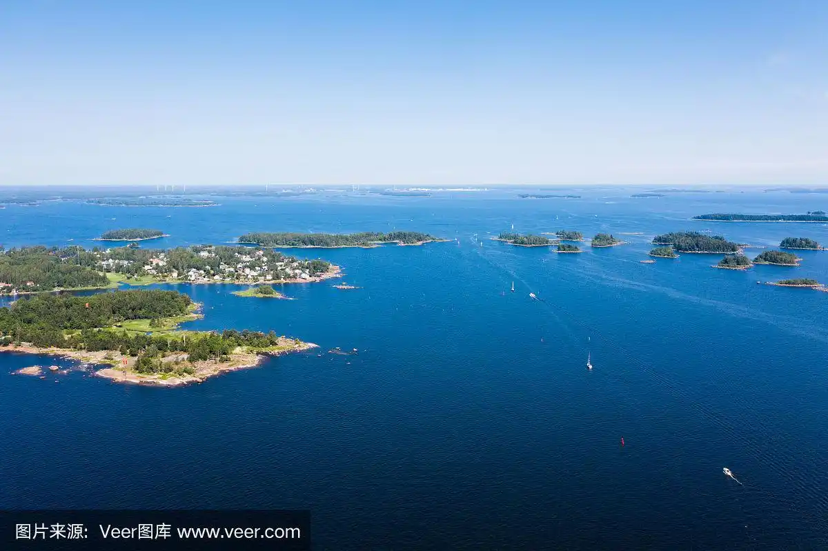 芬兰.鸟瞰群岛.在帆船的框架中