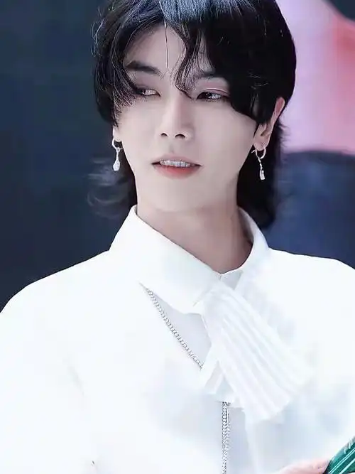 简直被花花帅到,可爱到了呀～～#全世界最好的华晨宇  #华晨宇yu