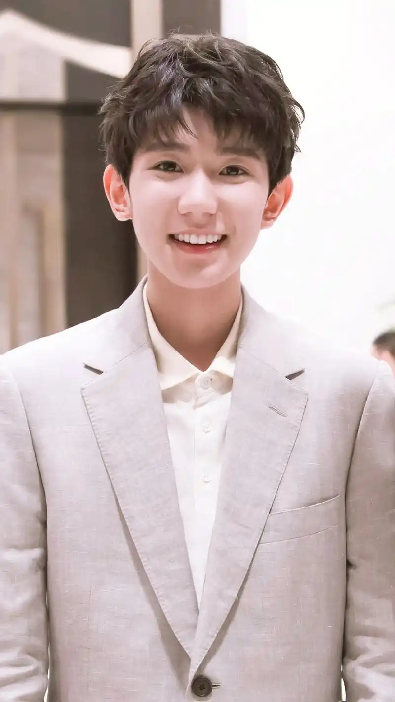 最甜笑容大赛,小编要提名王源弟弟,王源弟弟笑起来真的超甜,超暖. .