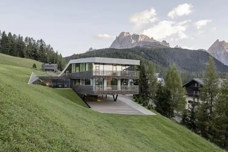 意大利斯特拉塔山地酒店