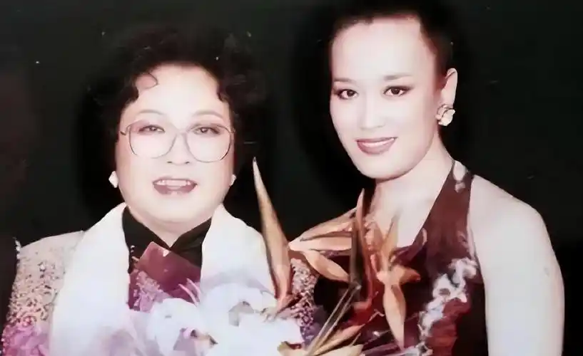 例如我们熟知的赵忠祥,侯宝林,倪萍等