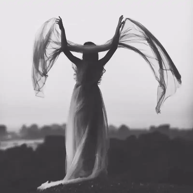 背景图 #悲伤 #抑郁 #黑白背景图 - 抖音