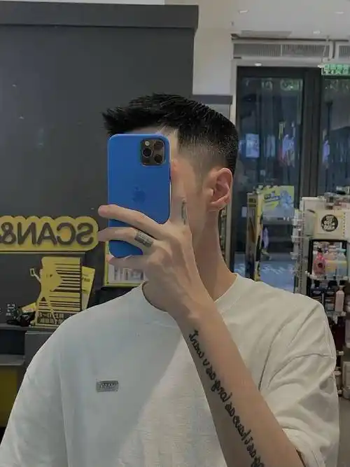 男生一定要尝试的9款飞机头短发