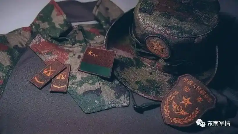 (陆军边防部队配发的圆边帽)据"央广军事"报道,近日,我军配发的圆边帽