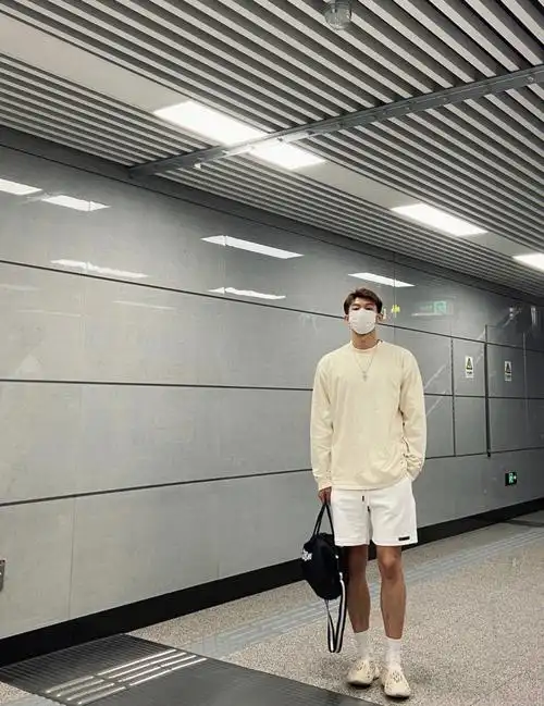 高个子男生快进来