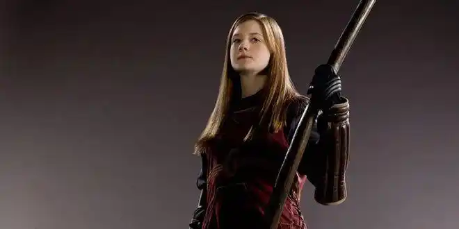 但是到了《哈利波特与被诅咒的孩子》时,她已经晋升为魔法部部长