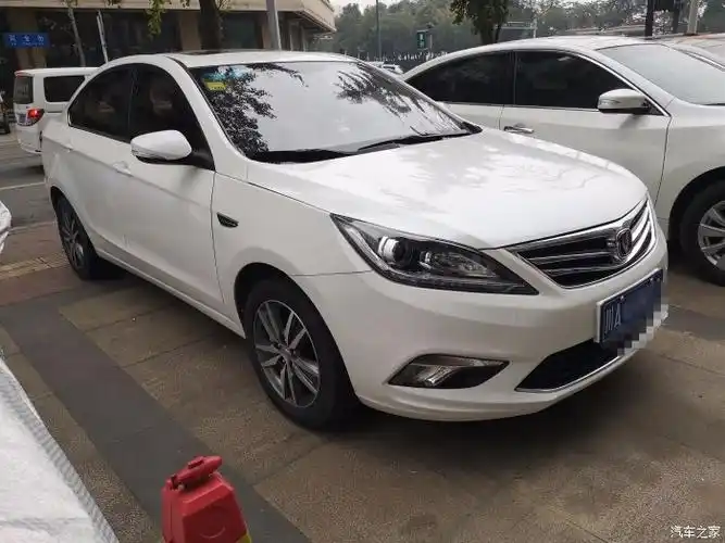 四川长安时尚俊朗的16款白色逸动外观随拍