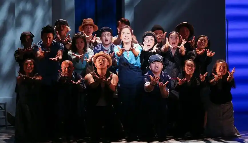 《妈妈咪呀!》全新季首次完整亮相,预演收获满堂彩