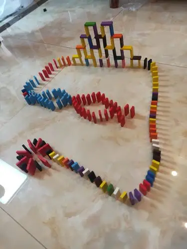 暑假之多米诺骨牌游戏