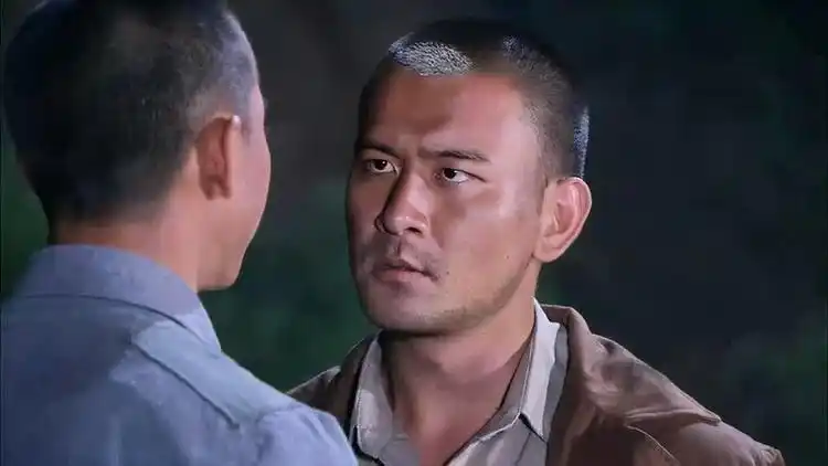 神枪男子想扮成团长引诱鬼子狙击手张响不同意这个方法