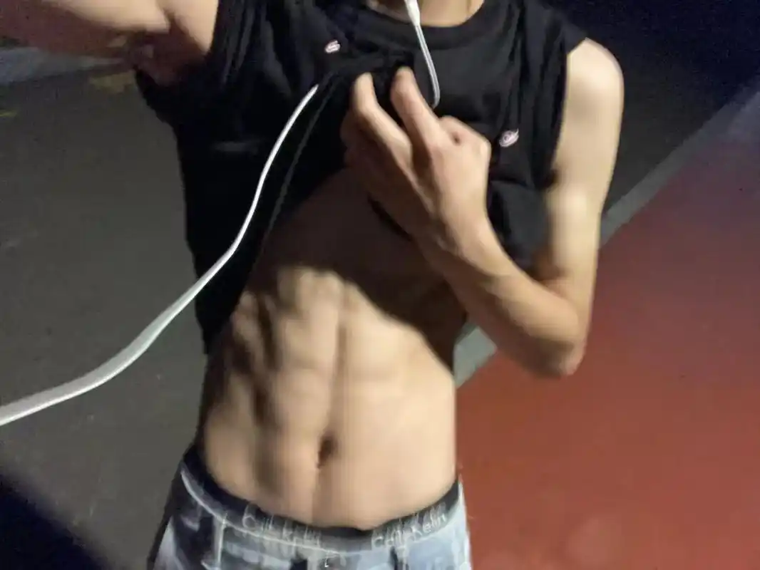 腹肌 #撩起衣服就是腹肌 #不露脸系列 #禁欲系 #体育生 - 抖音