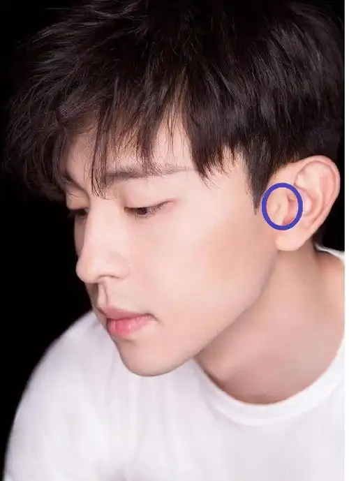邓伦的耳朵怎么了有什么缺陷是不是有小耳朵 邓伦耳朵上有附耳图