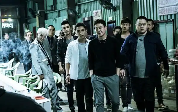 王识贤在《角头2》率领五虎将,跟邹兆龙有不少冲突打架场面.