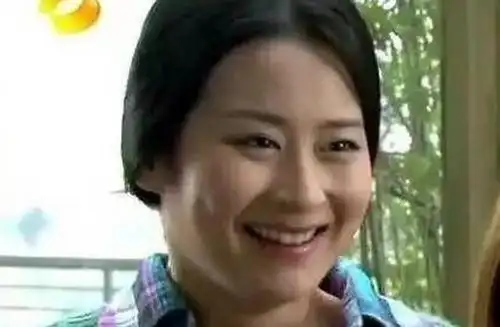 颖儿当年也是个胖妞,在《千山暮雪》里她胖得兼职有些触目惊心啊!