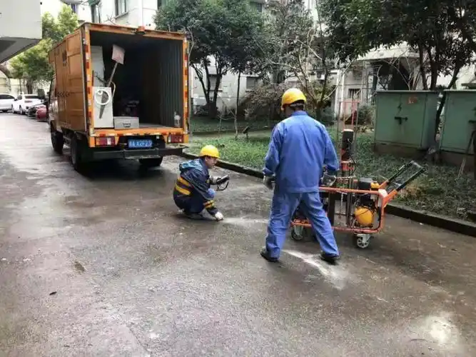 道路千万条,安全第一条_抢修