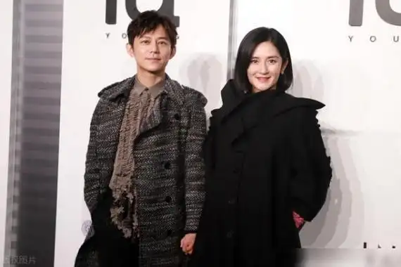 何炅隐藏多年的妻子终曝光相貌虽丑但背景深厚何炅离不开她3