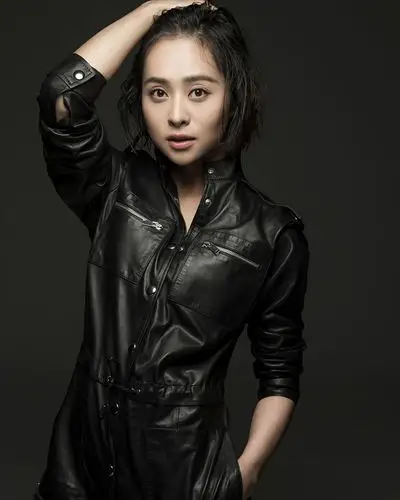 程琤皮衣写真曝光潇洒率性不失优雅娴静组图