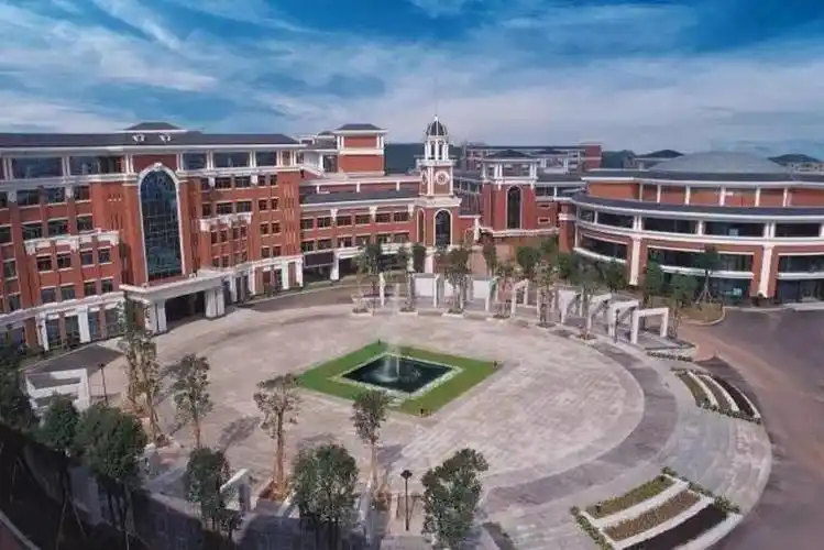 最高分744分塘厦初级中学111人考取市六大校