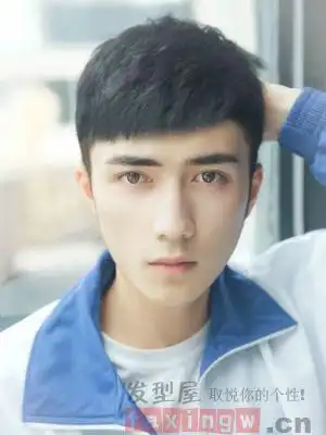 学生发型图片男生 青春萌气范
