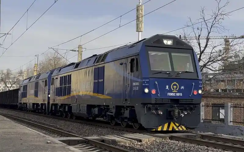 【新车】太局太段fxn5c-0015&0009担当试验大列通过,df8b担当补机!