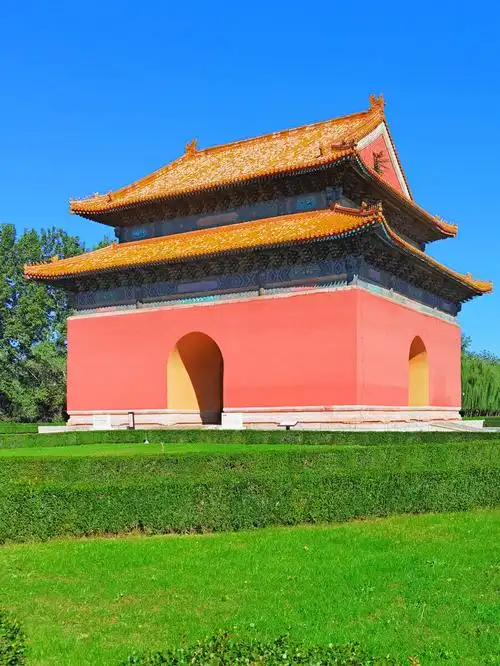 正午的十三陵碑亭重檐歇山顶古代建筑