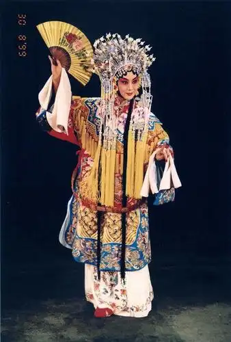 京剧大师梅兰芳演贵妃醉酒穿哪些服饰