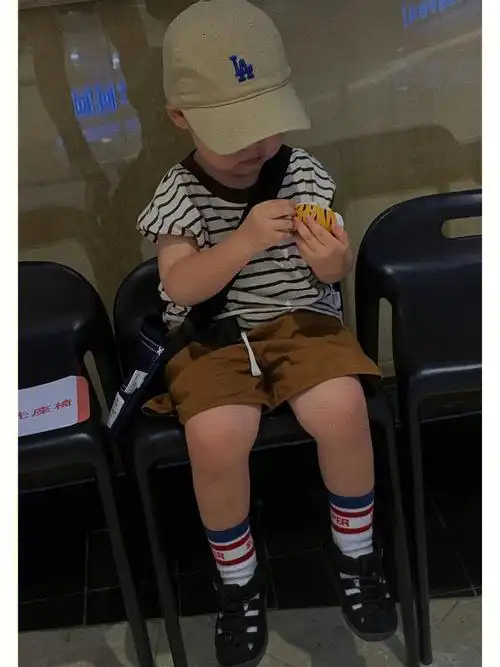 男宝宝穿搭爸爸40块钱的小凉鞋超好配