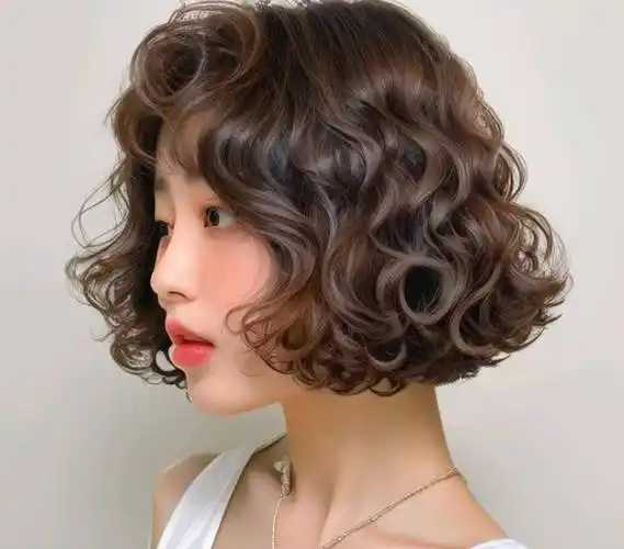 发型烫来烫去,最美还是波波头烫发,瘦脸时尚还洋气