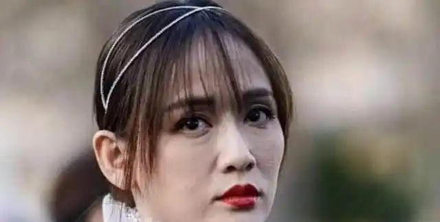 高清镜头下的女明星,满是皱纹尽显老态,岁月果真不饶人