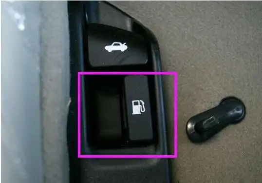 丰田凯美瑞油箱盖怎么开,凯美瑞油箱盖按键图