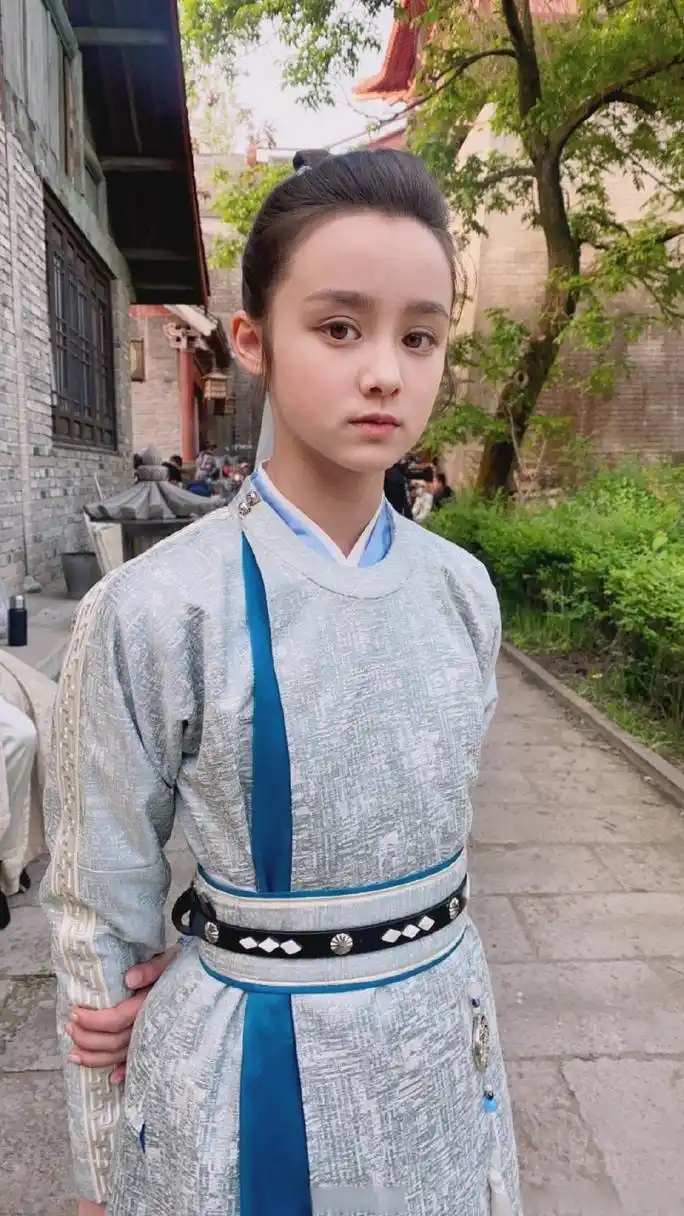 这个小演员好厉害啊,已经演了两次迪丽热巴小时候,在相思令里面好像也