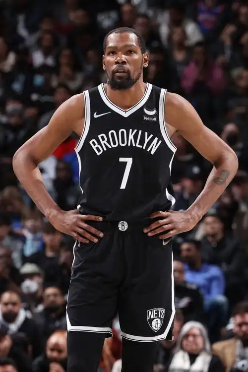 名记老鹰用科林斯亨特未来首轮报价杜兰特