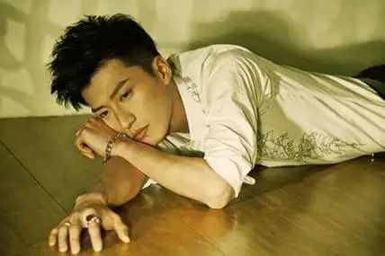 乔任梁死亡现场左手臂失踪 经纪人在微博开腔辟谣