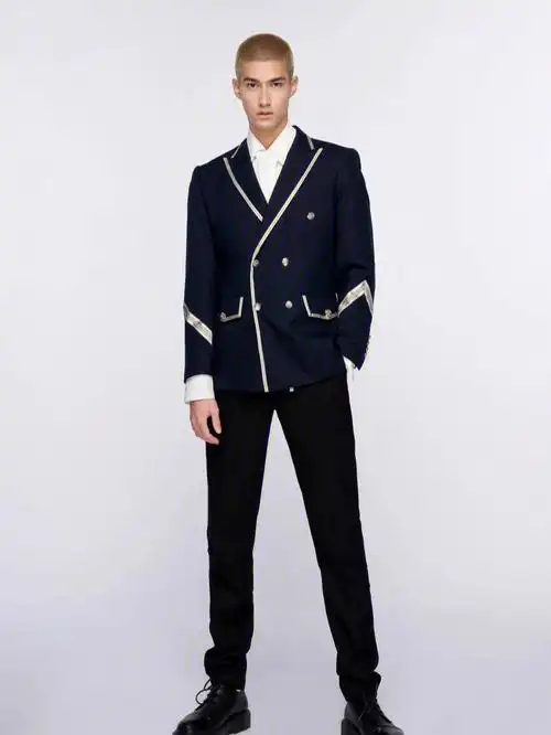 米卡和马庆怜创造营制服