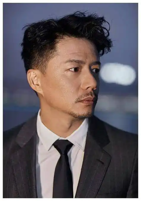 性感硬汉?5位演员魅力十足,表现逼真,角色多样._形象_观众们_自律