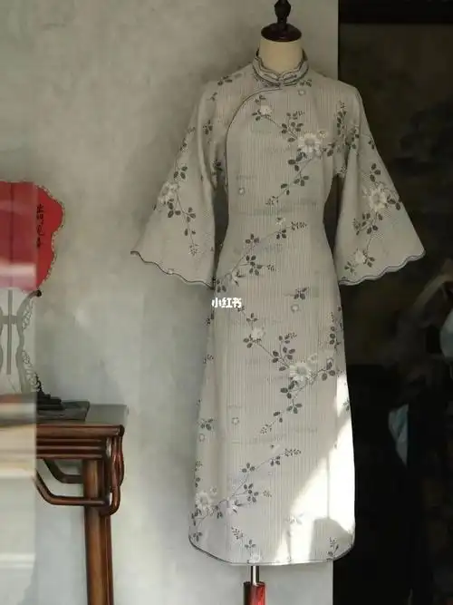 正绢倒大袖旗袍