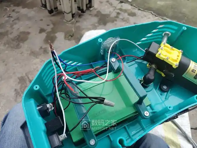 拆机是种病不拆就要人命刚到的蓝艺电动喷雾器拆开看看再改改