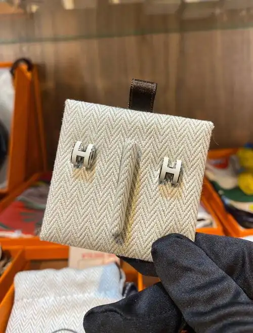 hermes爱马仕minipoph耳钉白银