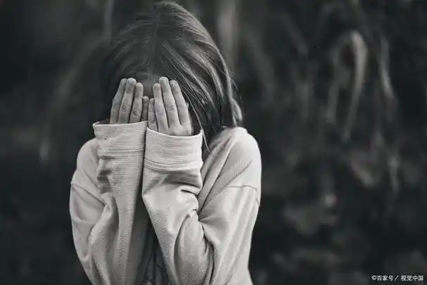 每个人大概都会经历一些情绪崩溃或者极端的时刻