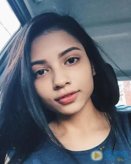 李佩玲个人资料简介_李佩玲图片写真_生活照_家庭背景-明星库