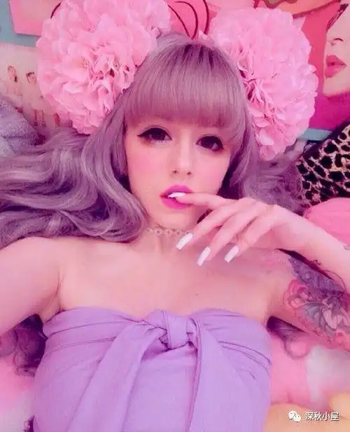 " 让我们最后再来看看这位无业的30岁加拿大籍网红andi吧!