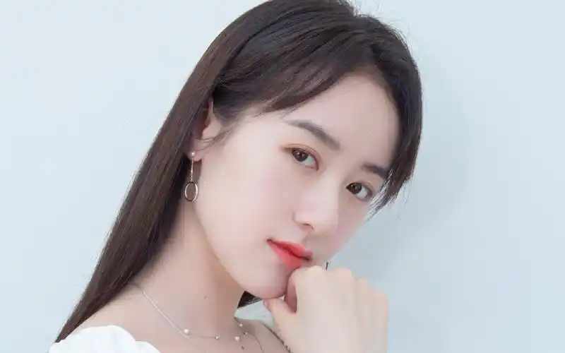 袁冰妍性感优雅写真桌面壁纸