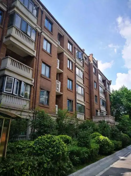 中冶钟鼎山庄3室2厅2卫144.87㎡南北978万