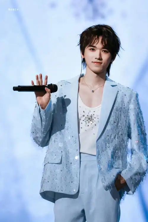 olaff星光#@时代少年团-宋亚轩佩戴jelly beans系列18k金,蓝宝石