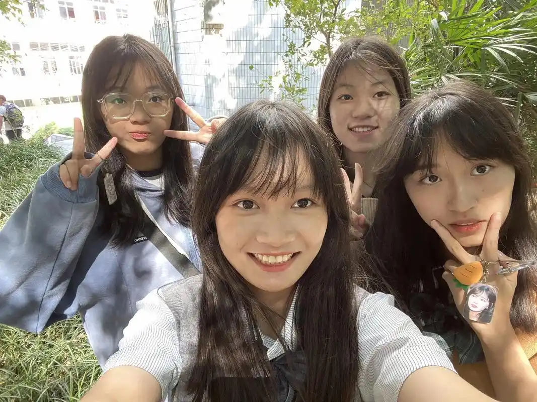 校园 #害羞小女生 #女高中生日常 #合照留念 运动会照片 - 抖音